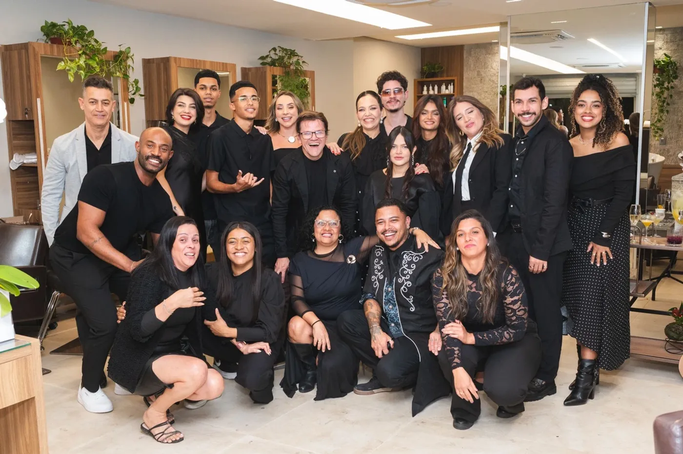 Equipe WD reunida no salão